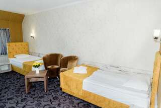 Отель Hotel Prestige Бургас Двухместный номер с 2 отдельными кроватями-10